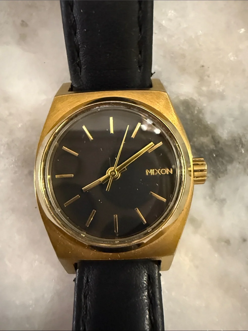 Vintage Nixon Smart Time Teller Gold Case Black Dial Leather Strap Watch